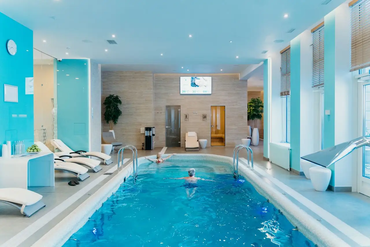 Wellness medence